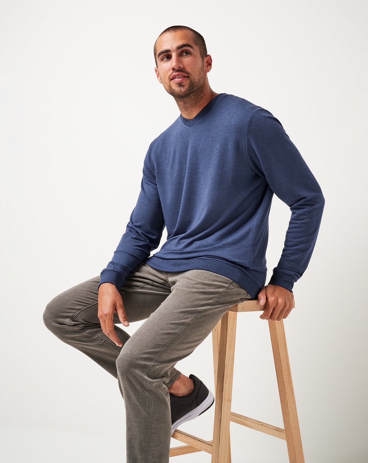 Amenities V-Neck Crew Heather Blue Nights | Travis Mathew