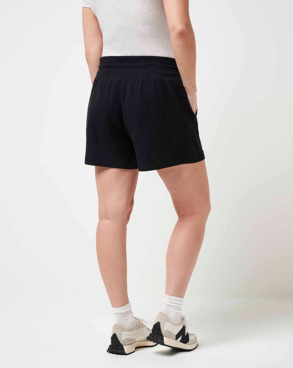 Skyloft Soft Tie Short Black | Travis Mathew