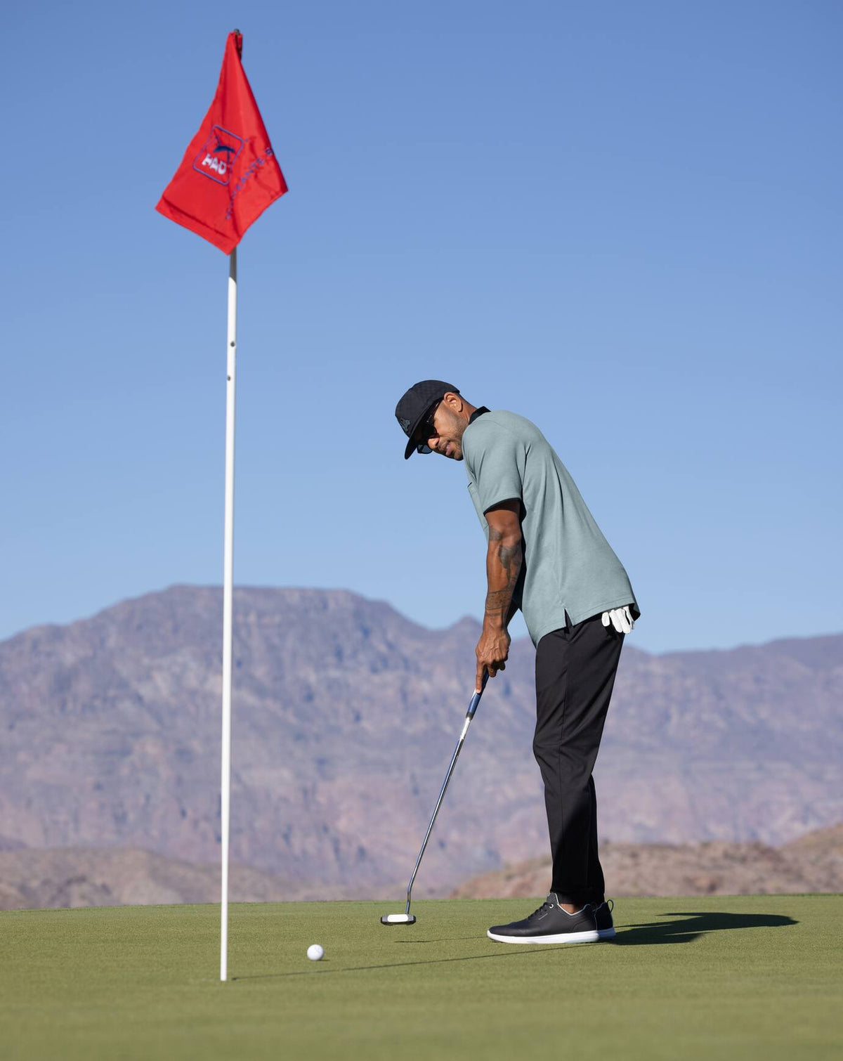 Featherweight Polo Black | Travis Mathew