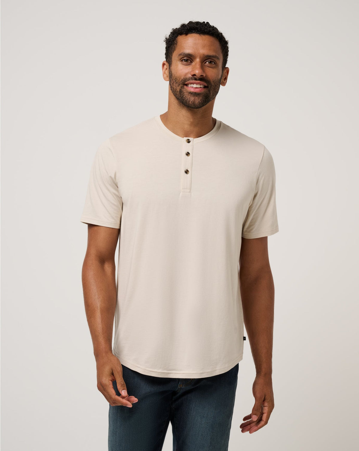 Cloud Henley Tee Italian Sand | Travis Mathew