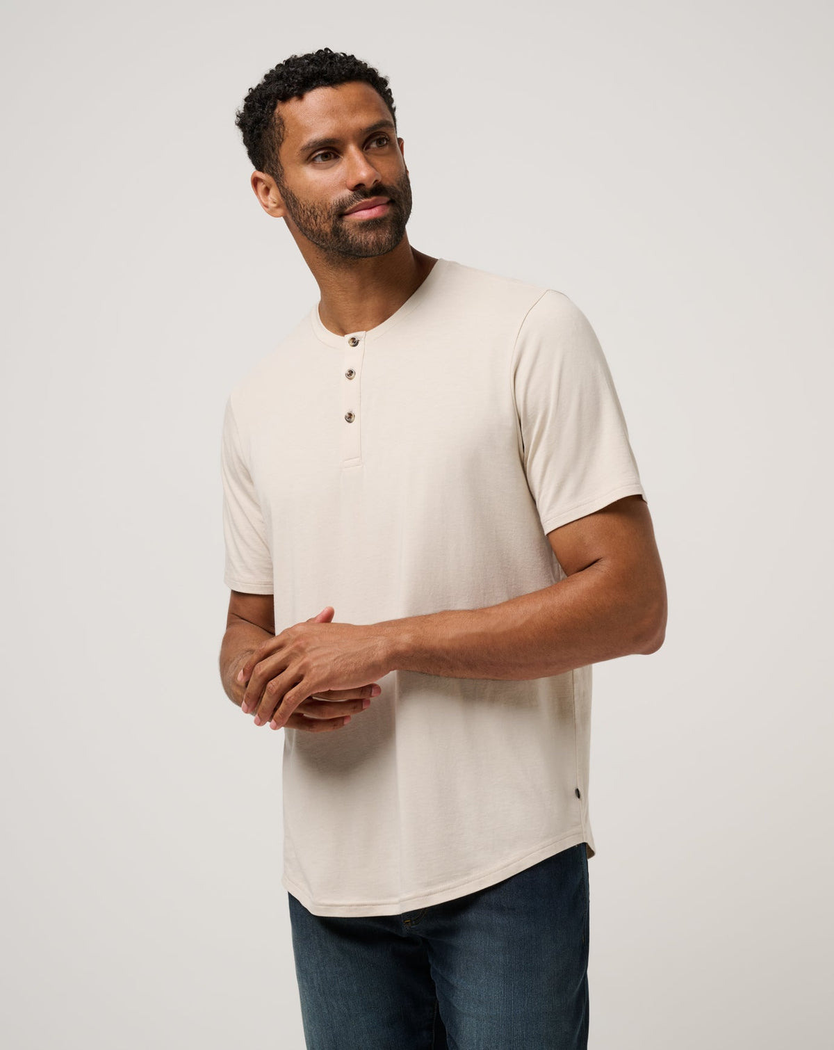 Cloud Henley Tee Italian Sand | Travis Mathew