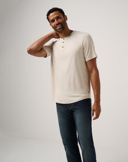 Cloud Henley Tee Italian Sand | Travis Mathew