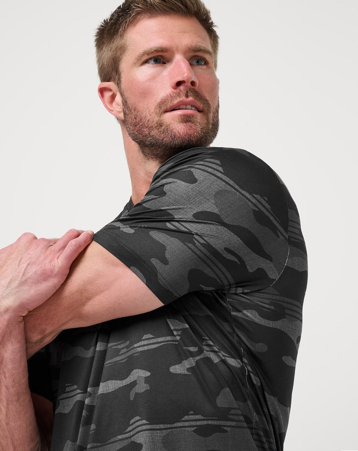 Season Stealth Tee Black | Travis Mathew