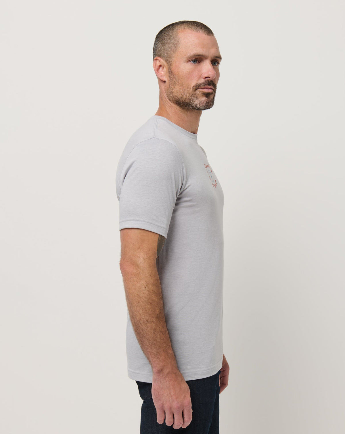 Short Layover Tee Heather Light Grey | Travis Mathew