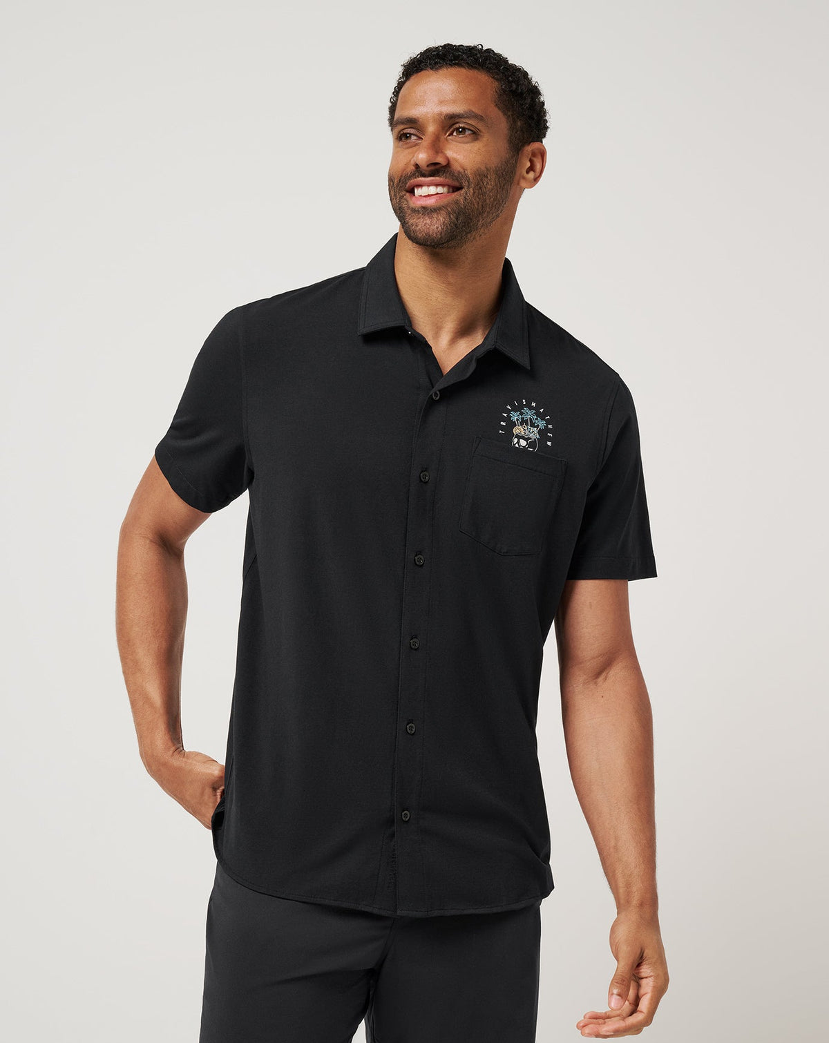 Poolside Pitcher Button-Up Black | Travis Mathew