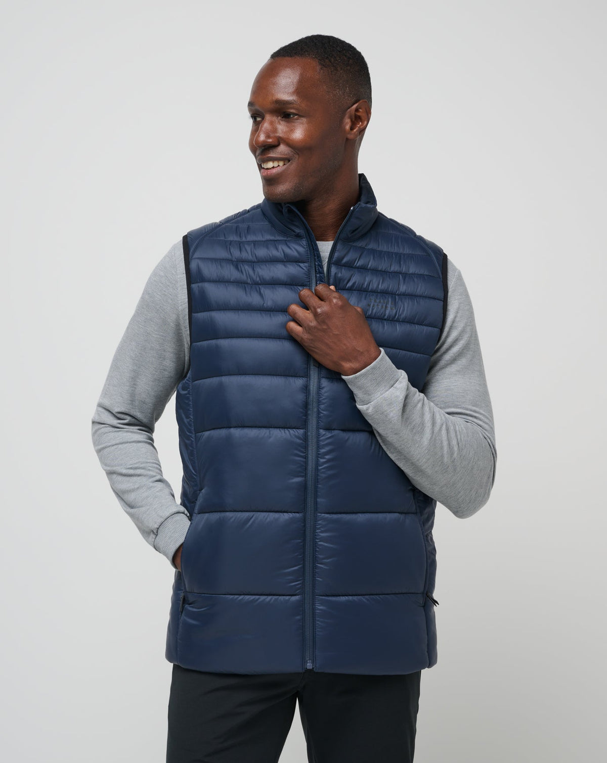Aves Tech Puffer Vest Total Eclipse | Travis Mathew