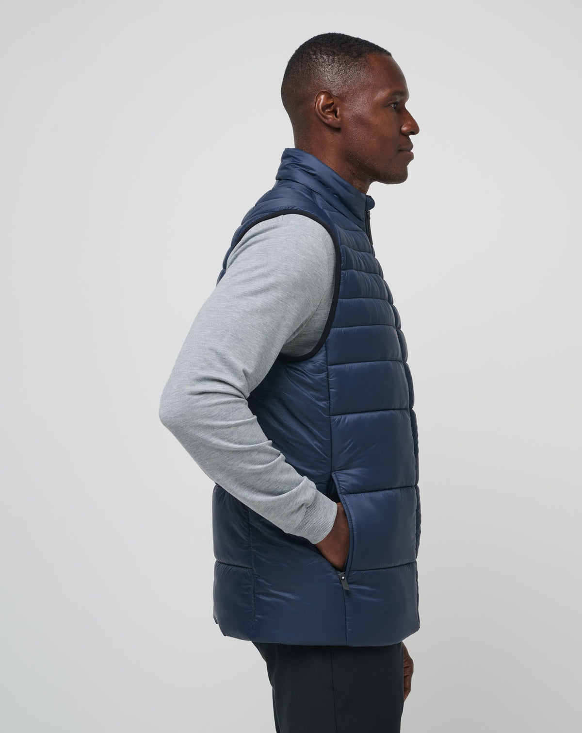Aves Tech Puffer Vest Total Eclipse | Travis Mathew