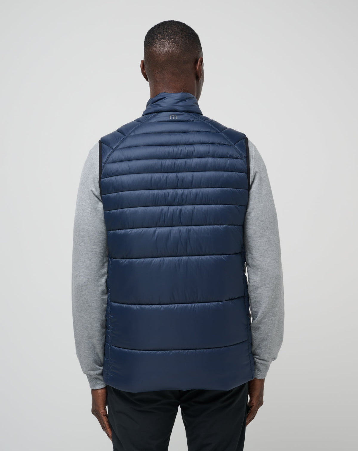 Aves Tech Puffer Vest Total Eclipse | Travis Mathew