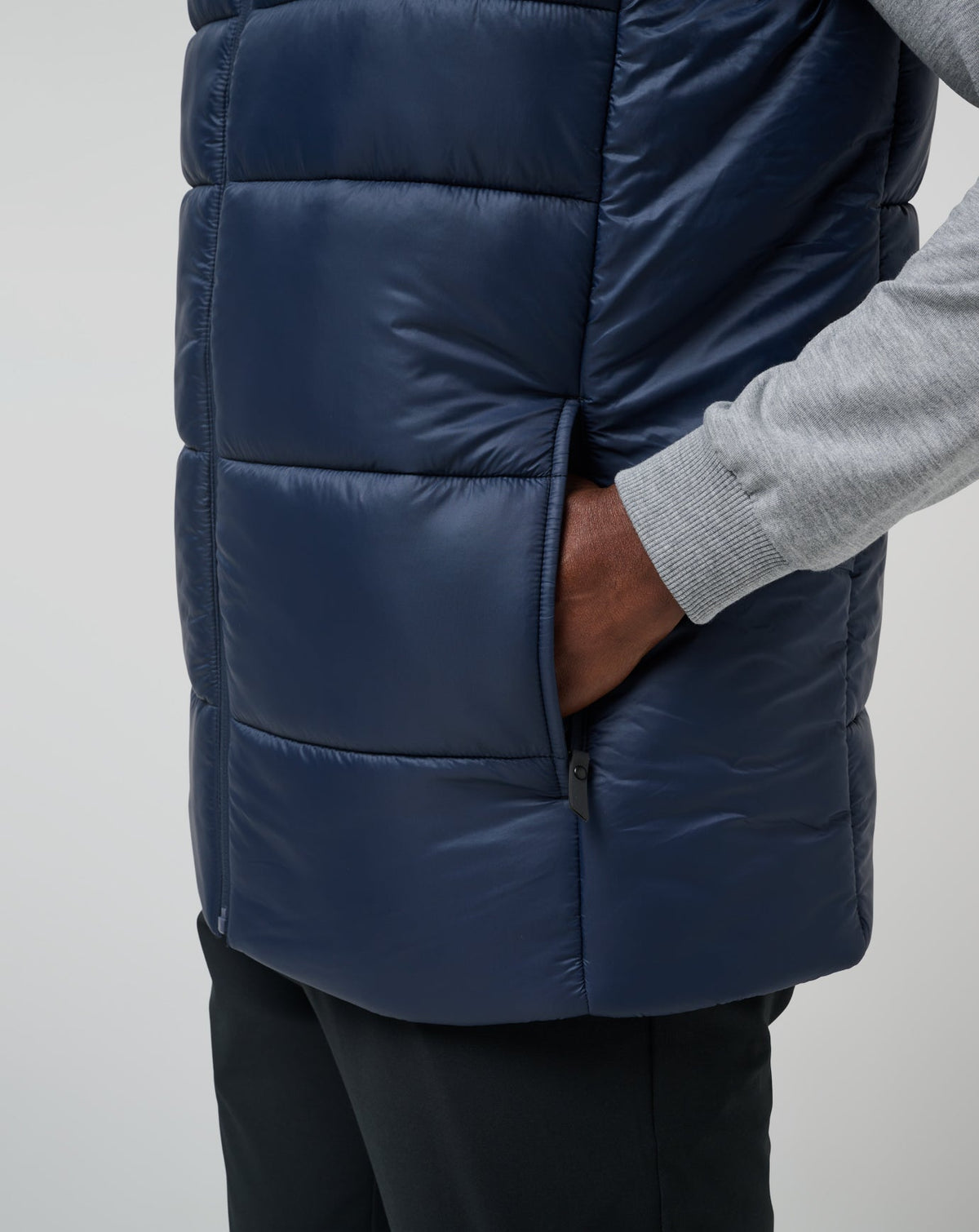 Aves Tech Puffer Vest Total Eclipse | Travis Mathew