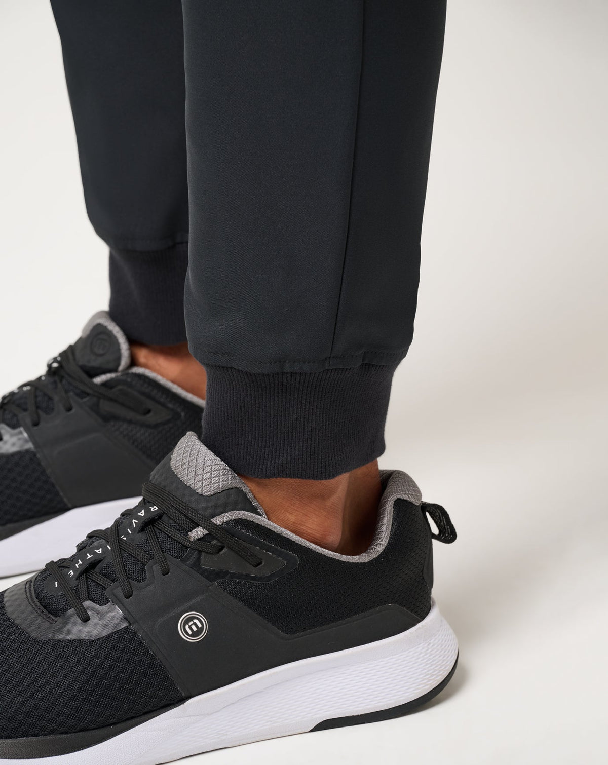 Open To Close 2.0 Jogger Black | Travis Mathew