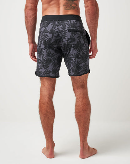 No Wake Zone Boardshort Black | Travis Mathew