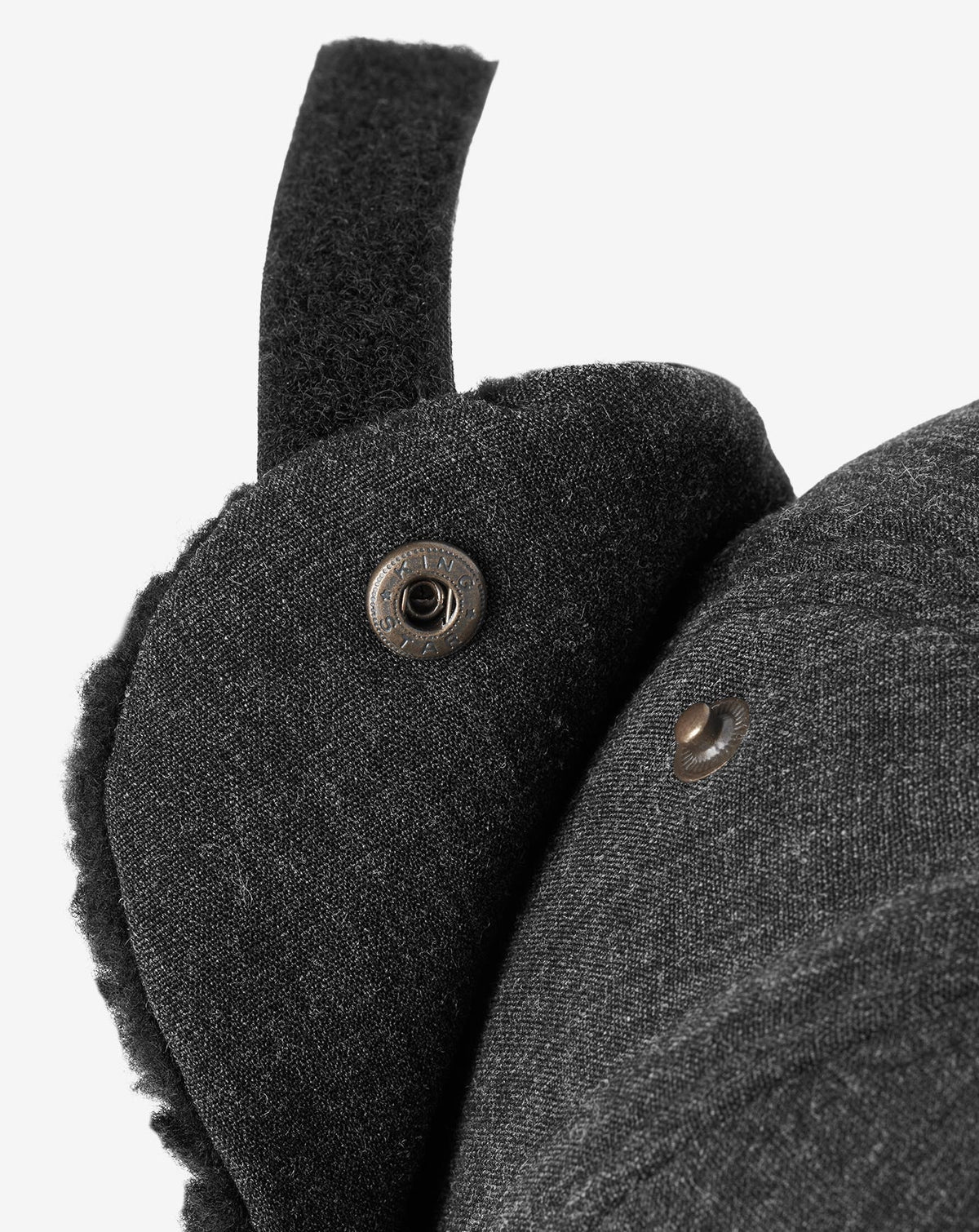 Snowdrift Snapback Hat Heather Black | Travis Mathew