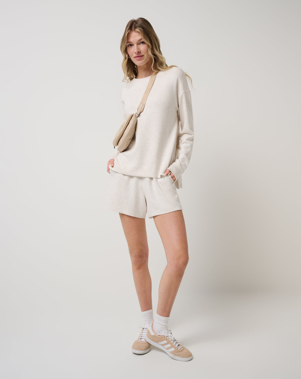 Skyloft Soft Crew Heather Brazillian Sand | Travis Mathew