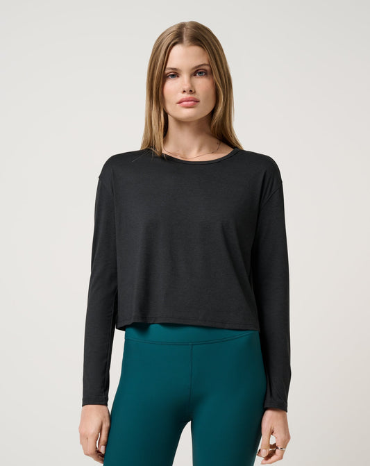 Skyloft Light Celestia Top Heather Black | Travis Mathew