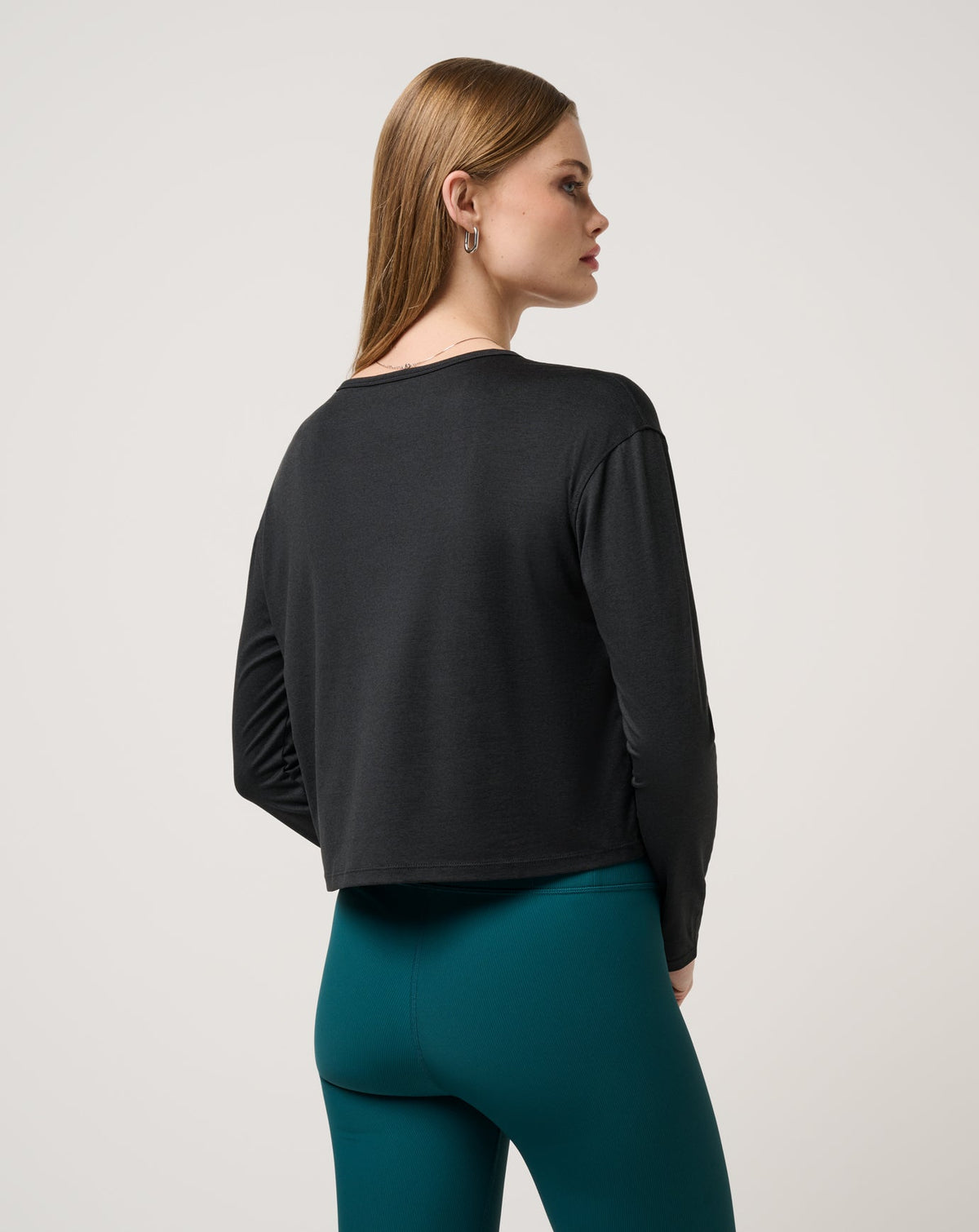 Skyloft Light Celestia Top Heather Black | Travis Mathew