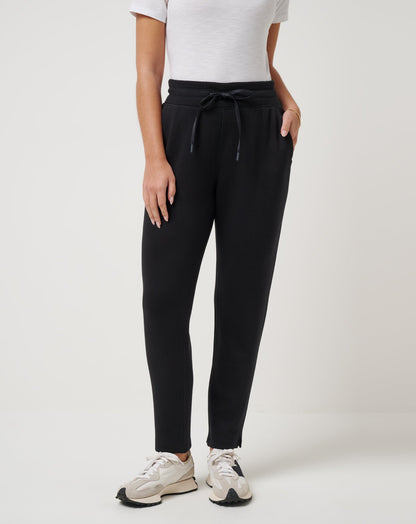 Skyloft Soft Ankle Pant Black | Travis Mathew