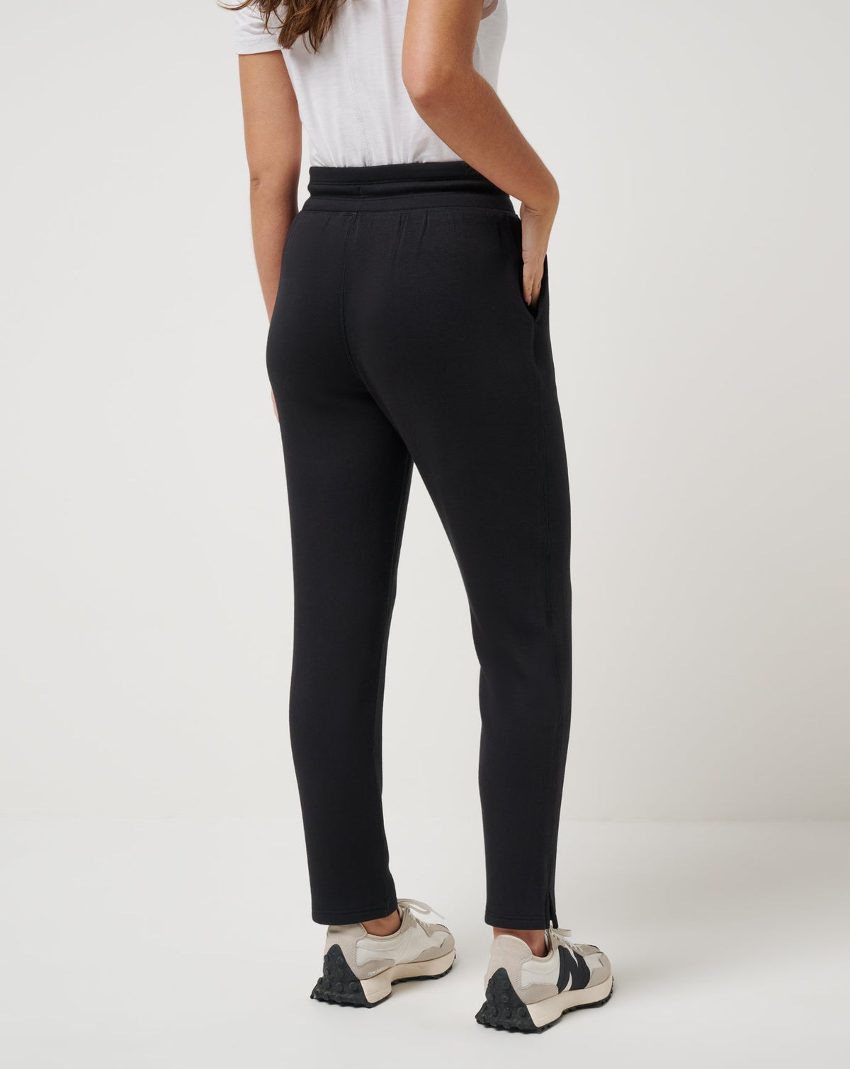 Skyloft Soft Ankle Pant Black | Travis Mathew