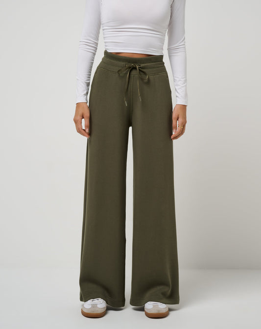 Skyloft Soft Wide Leg Pant Grape Leaf | Travis Mathew