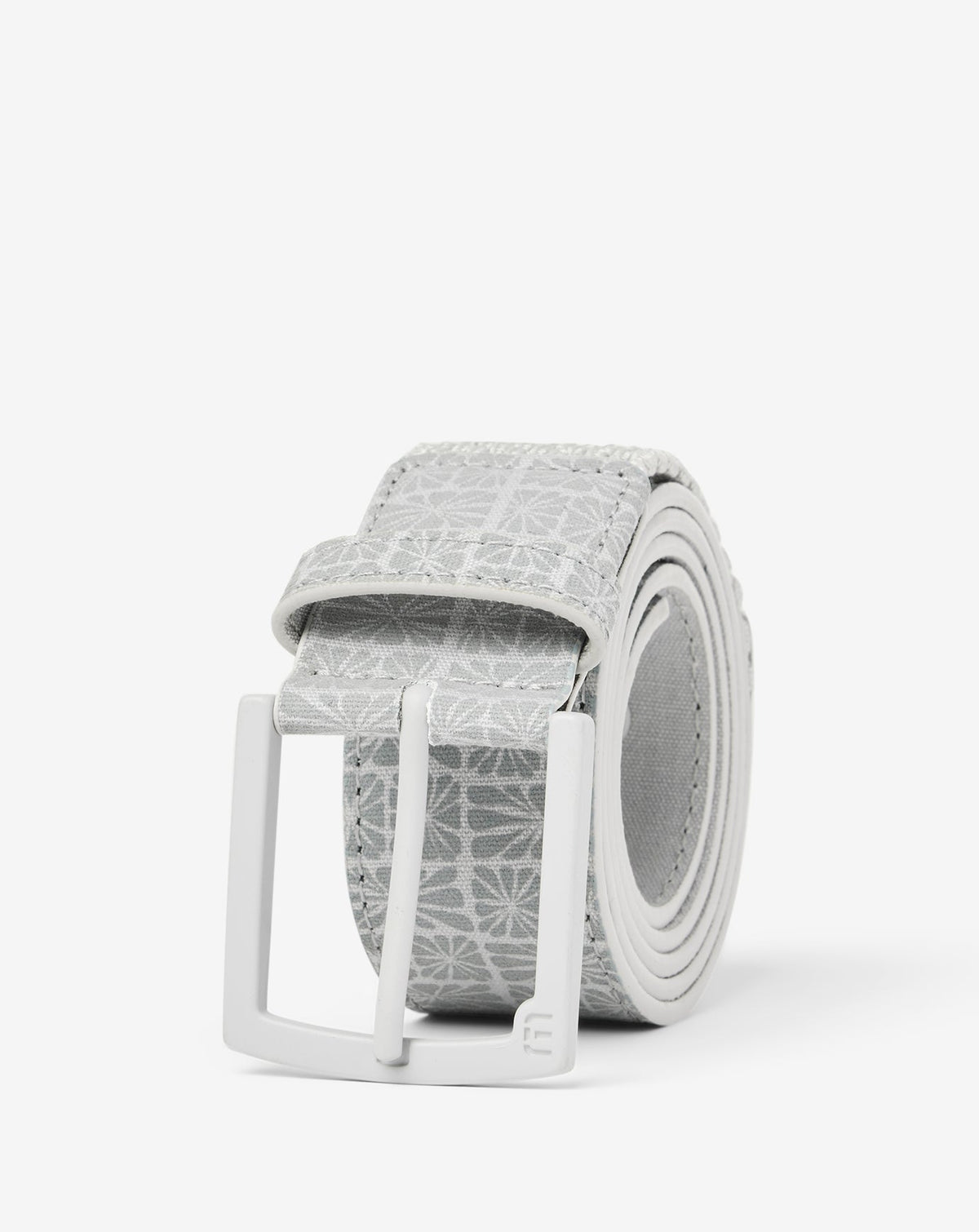 Buried Treasure Hybrid Stretch Belt Micro Chip/White | Travis Mathew