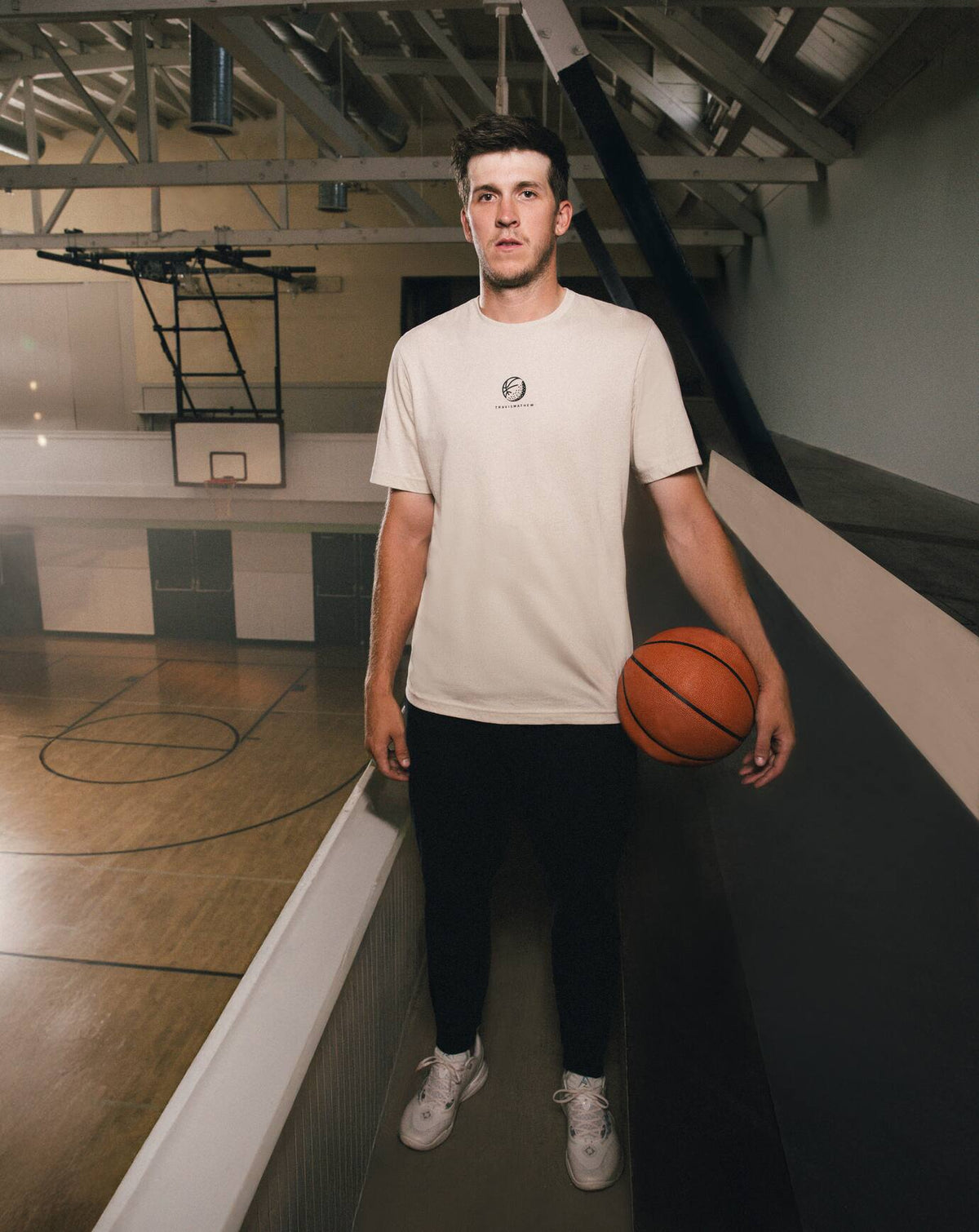 Shot Maker Tee Italian Sand | Travis Mathew